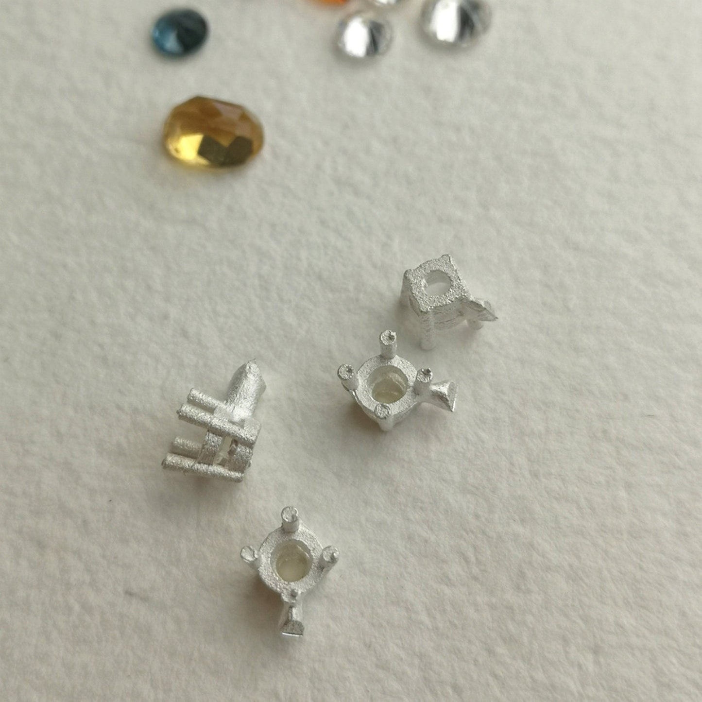 4mm Round 4 claw sterling silver cast stone setting