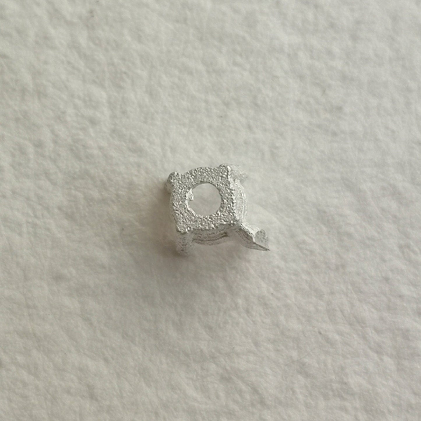 4mm Round 4 claw sterling silver cast stone setting