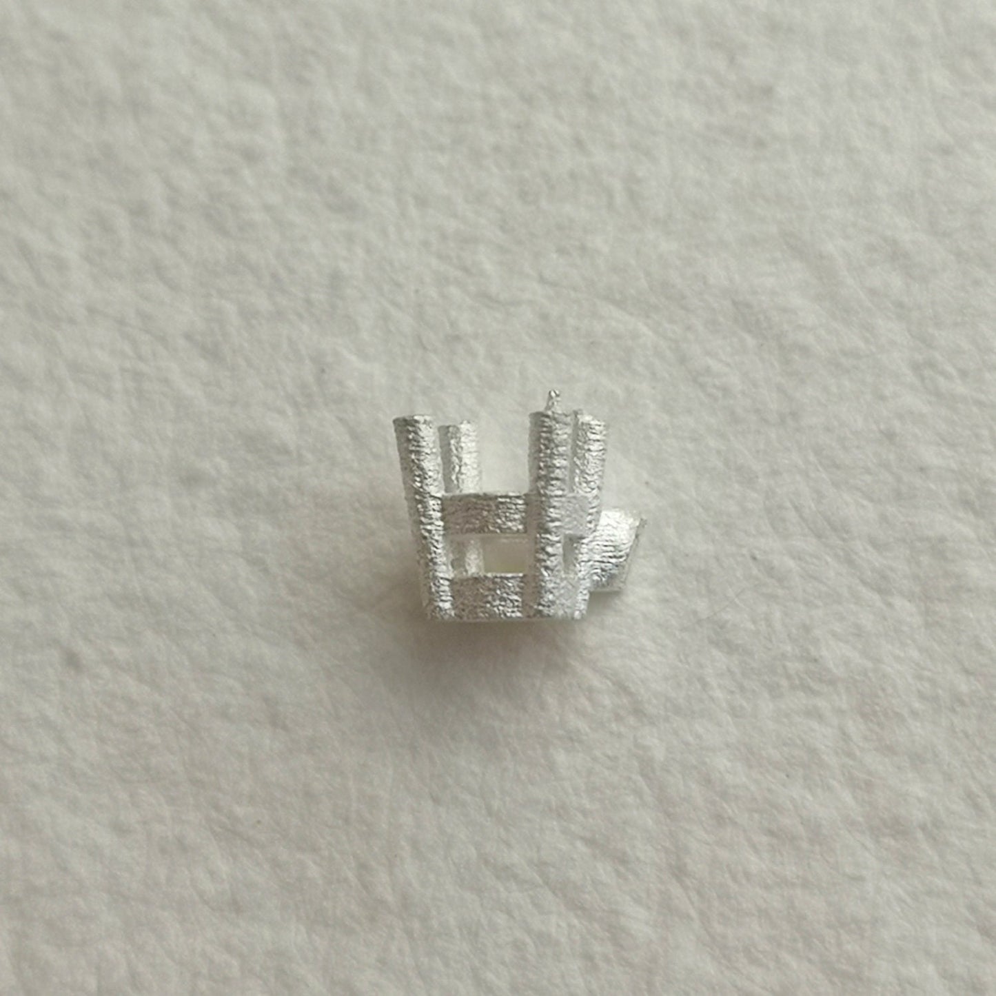 4mm Round 4 claw sterling silver cast stone setting