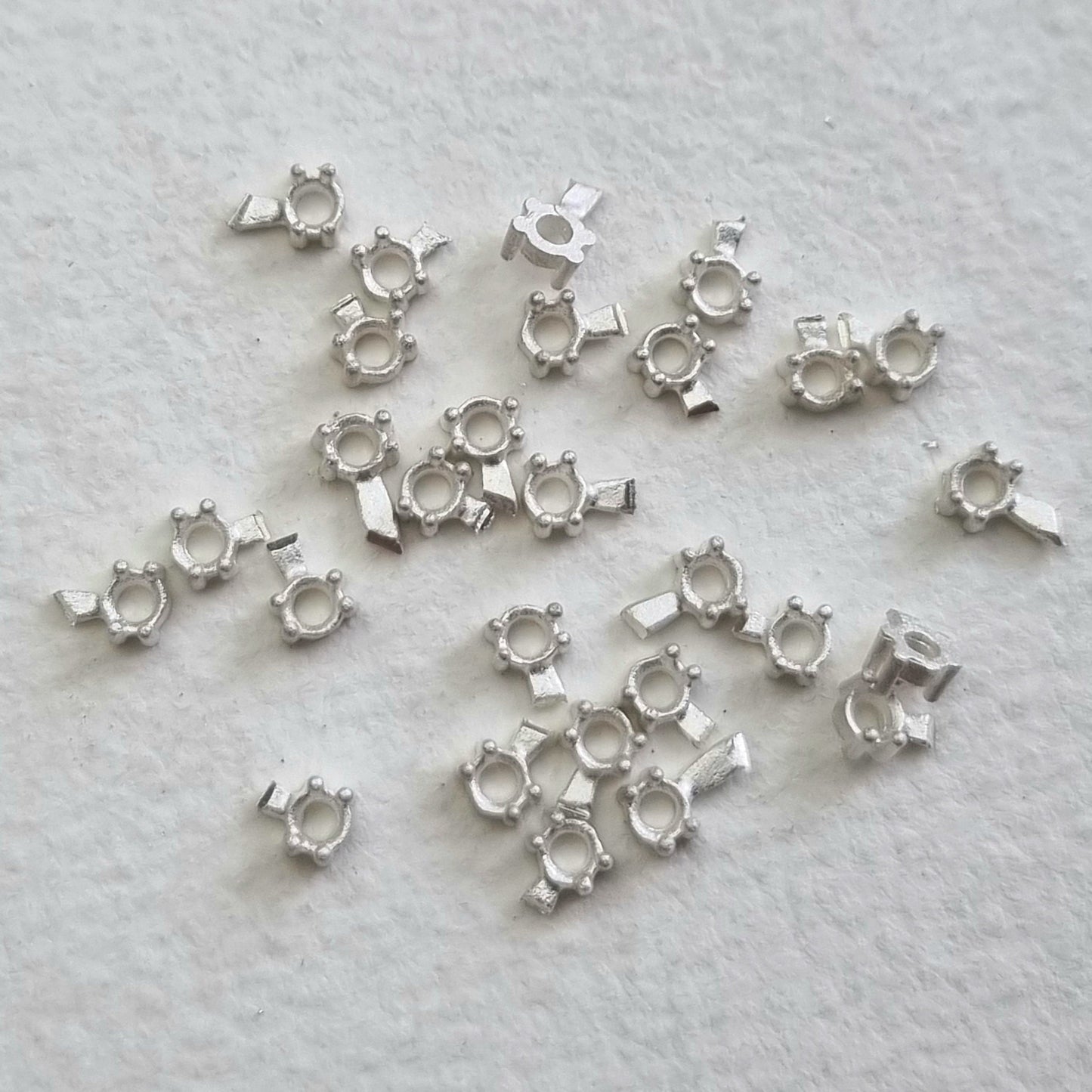2.5mm Round 4 claw sterling silver cast stone settings