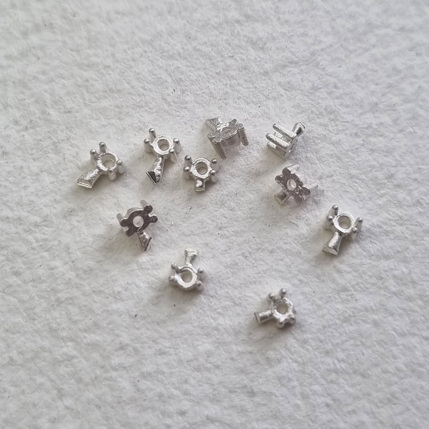 2mm Round 4 claw sterling silver cast stone settings