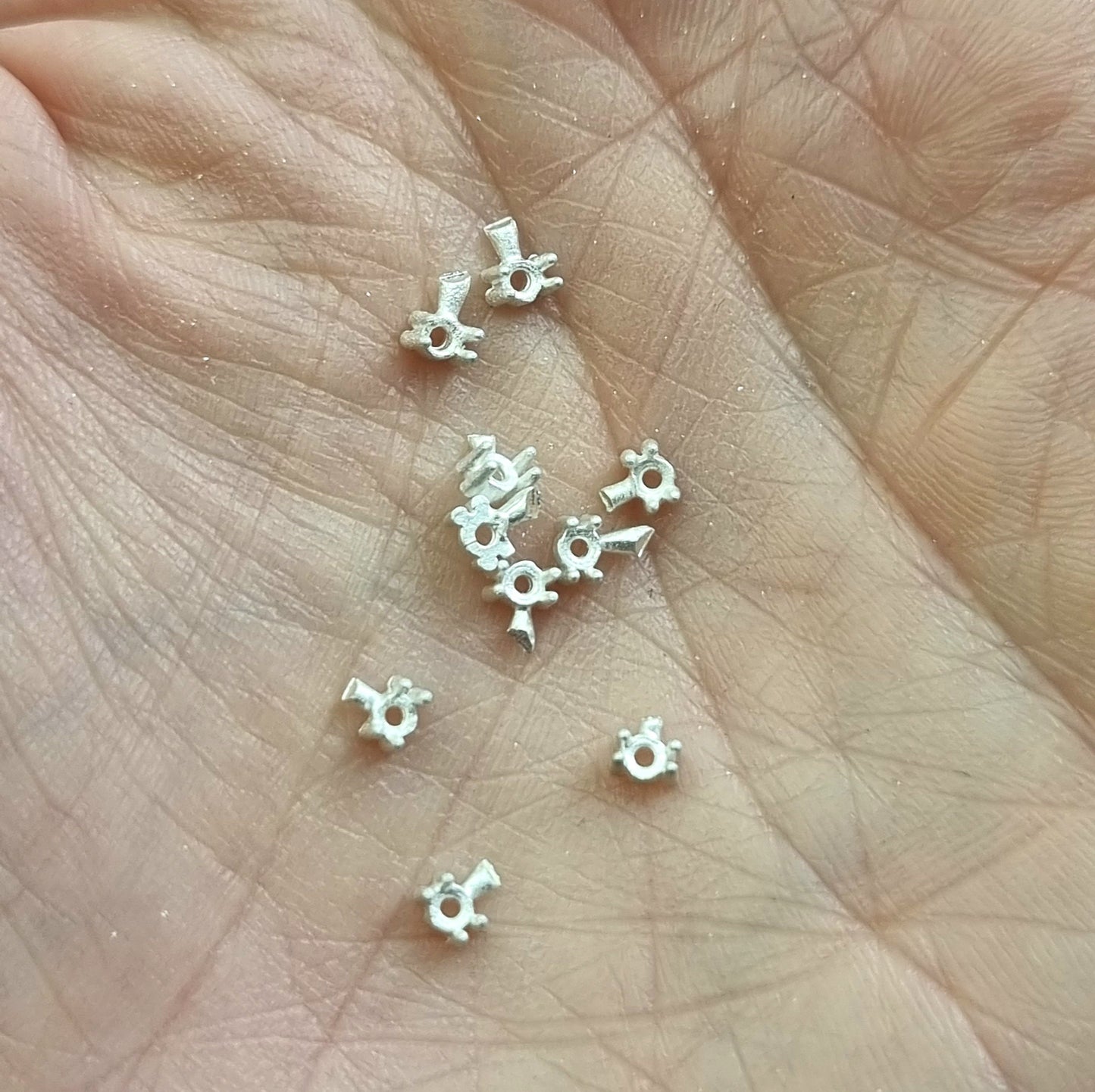 2mm Round 4 claw sterling silver cast stone settings