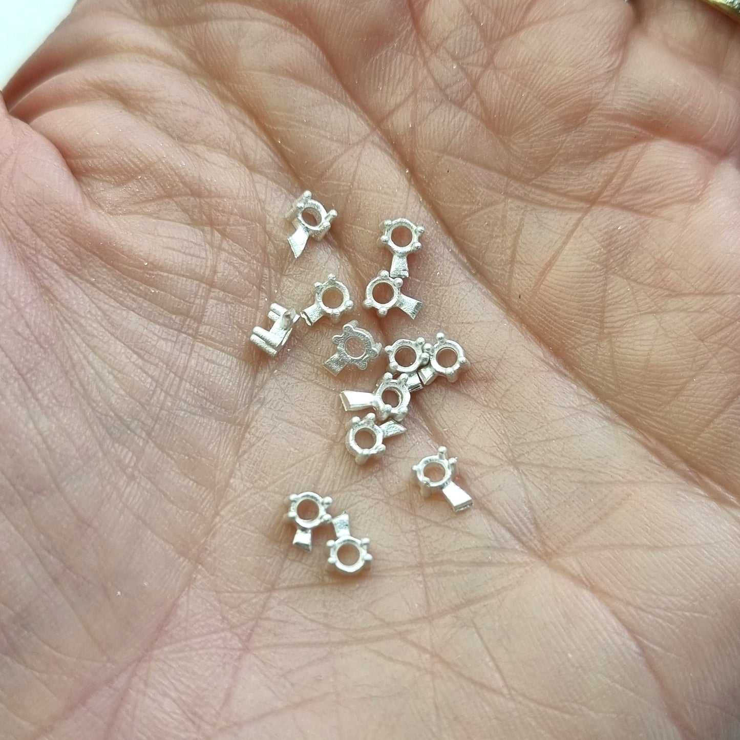 2.5mm Round 4 claw sterling silver cast stone settings