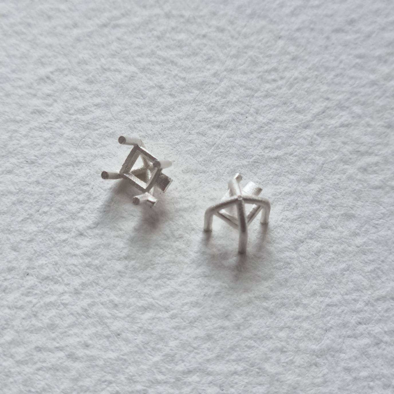 4mm Square 4 claw basket sterling silver cast stone setting