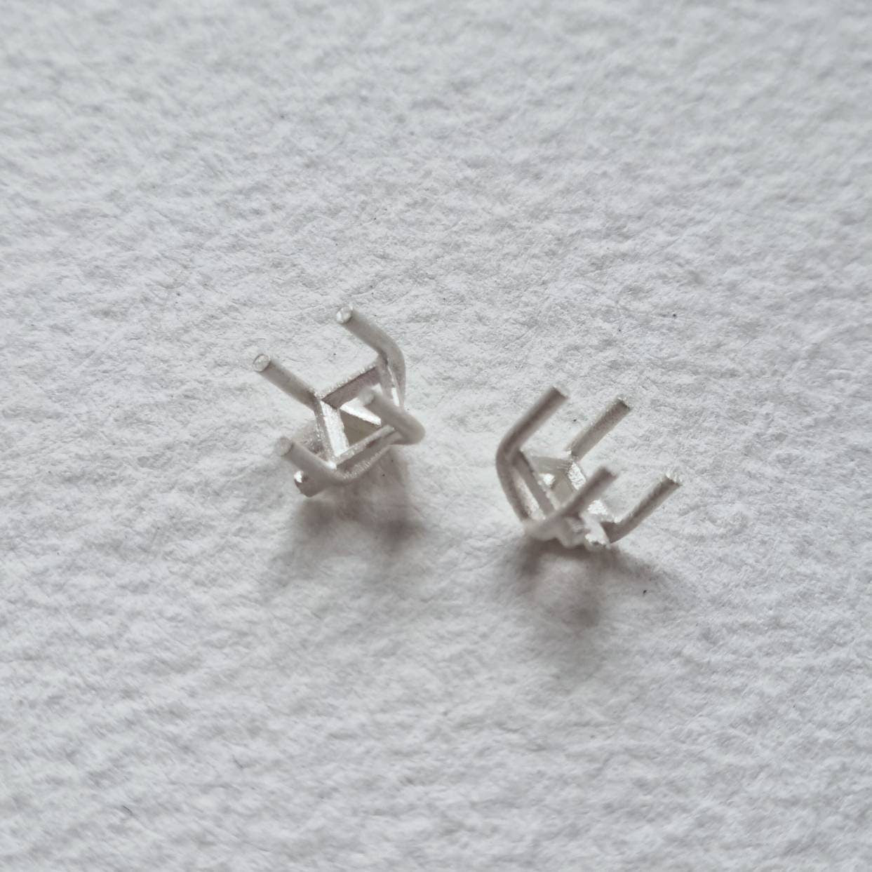 4mm Square 4 claw basket sterling silver cast stone setting