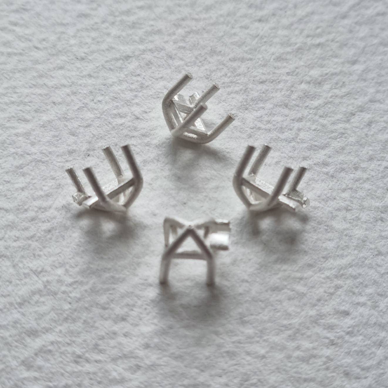 4mm Square 4 claw basket sterling silver cast stone setting