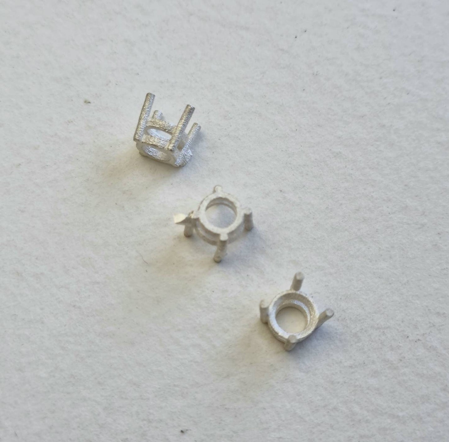 4.7mm Round 4 claw sterling silver cast stone setting