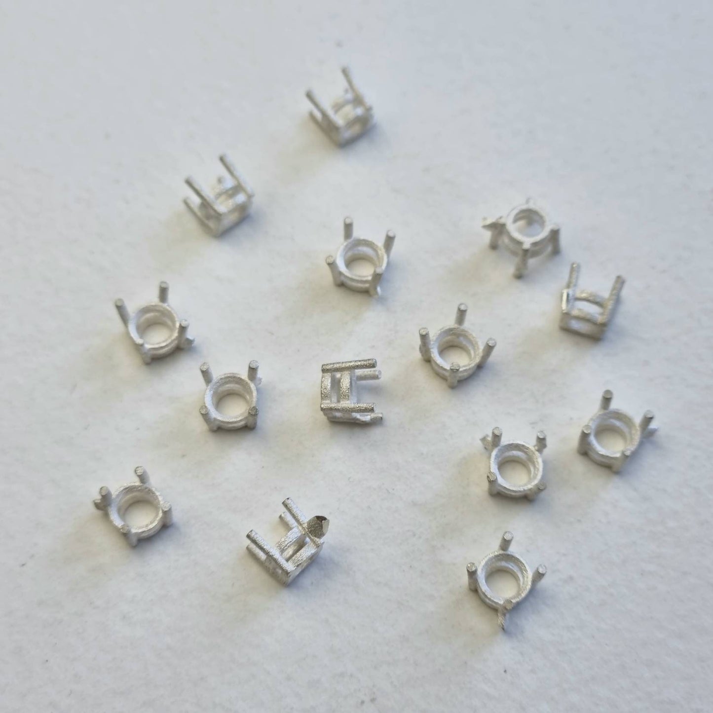 4.7mm Round 4 claw sterling silver cast stone setting