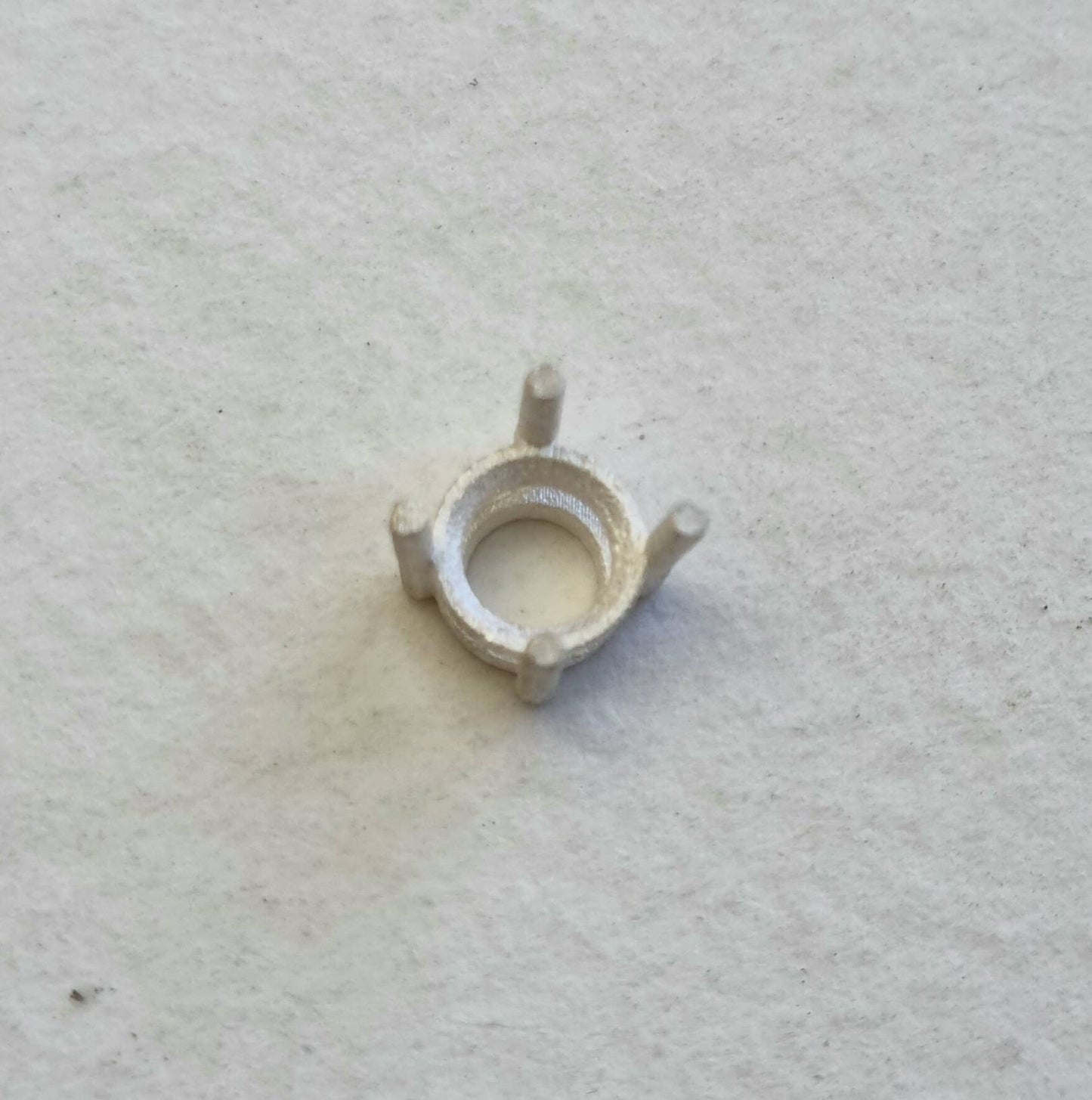4.7mm Round 4 claw sterling silver cast stone setting