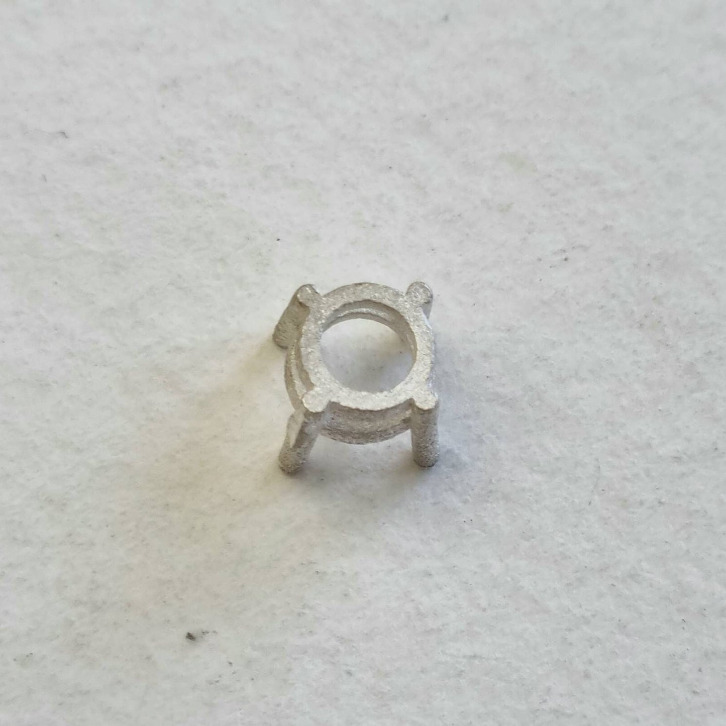 4.7mm Round 4 claw sterling silver cast stone setting