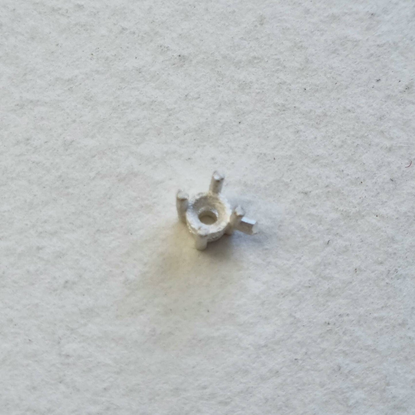 3mm Round 4 claw sterling silver cast stone setting