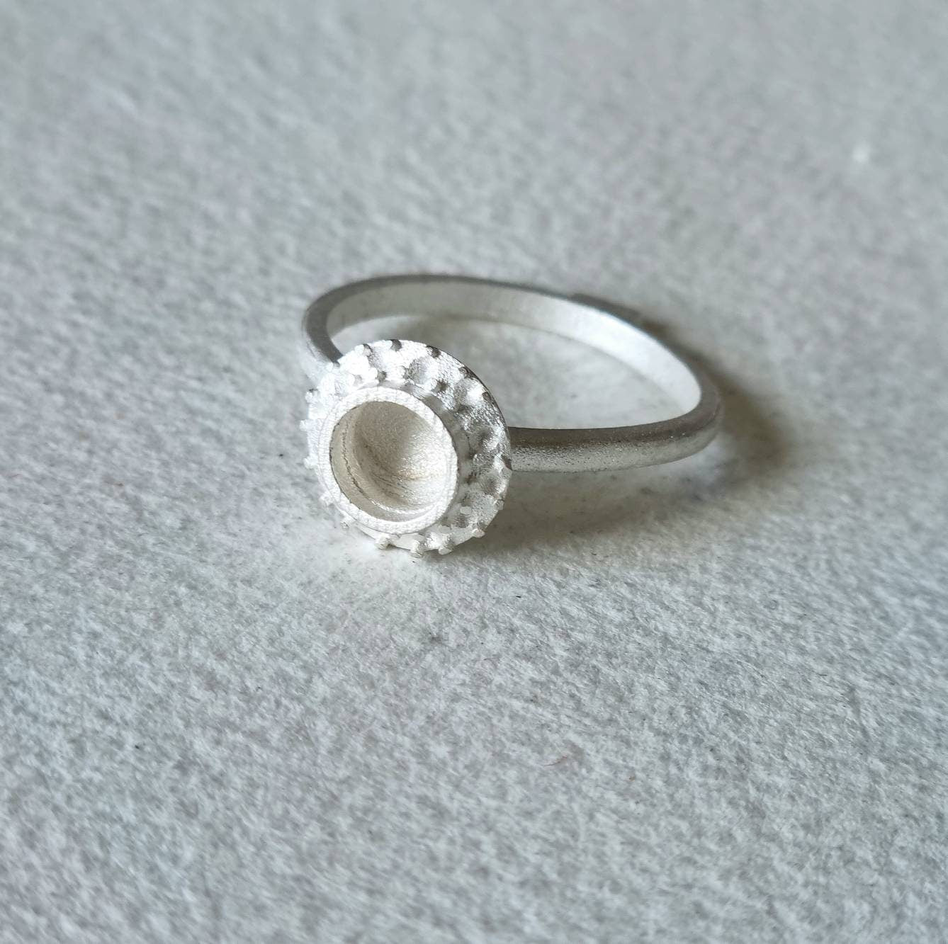6mm Round collet / 1.5mm grain set halo sterling silver cast ring blank