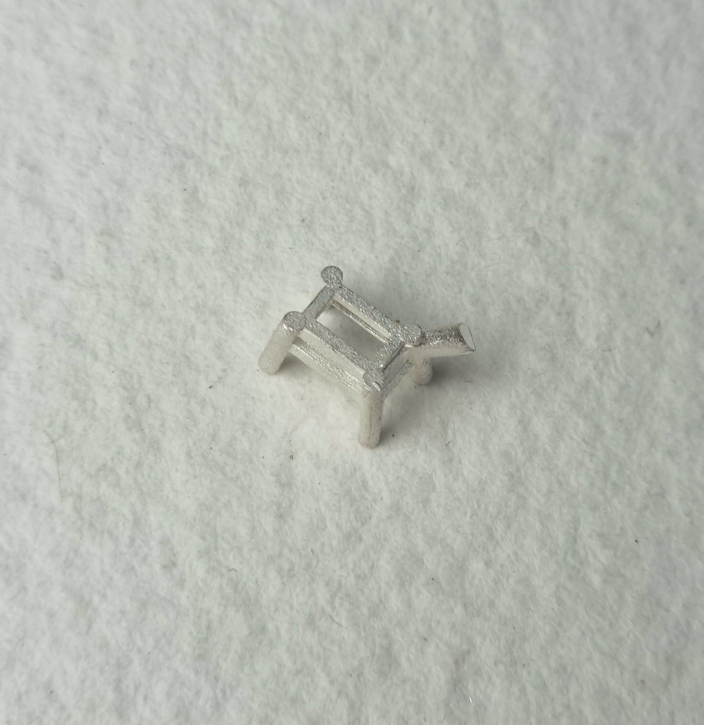 6x4mm Octagon/ Emerald claw sterling silver cast stone Setting