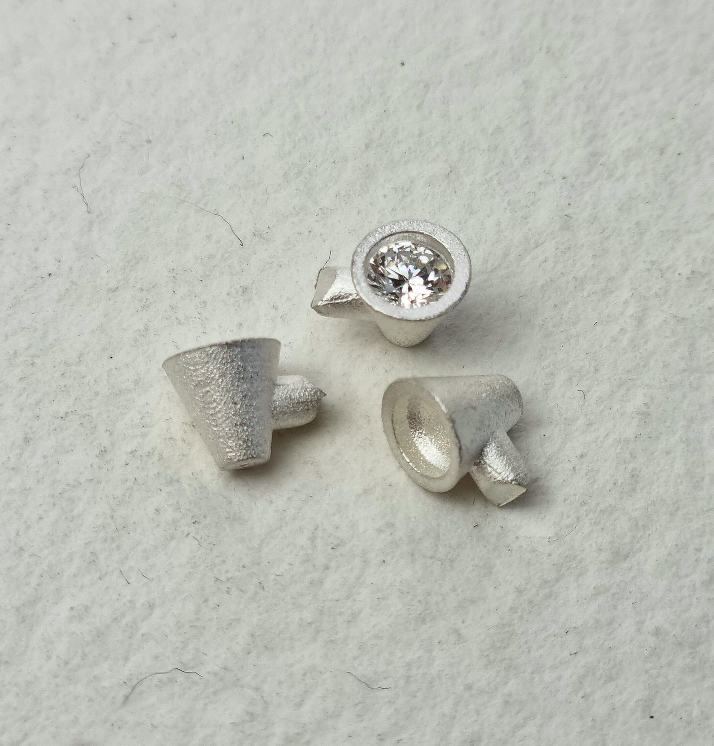 4mm Round tapered tall collet sterling silver cast stone setting