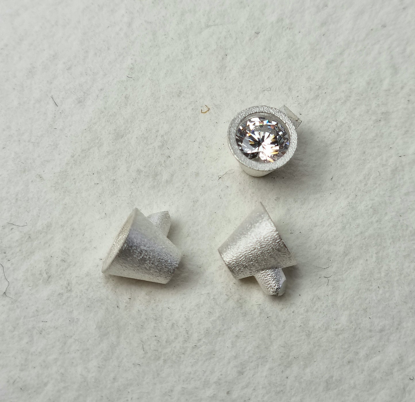5mm Round tapered tall collet sterling silver cast stone setting