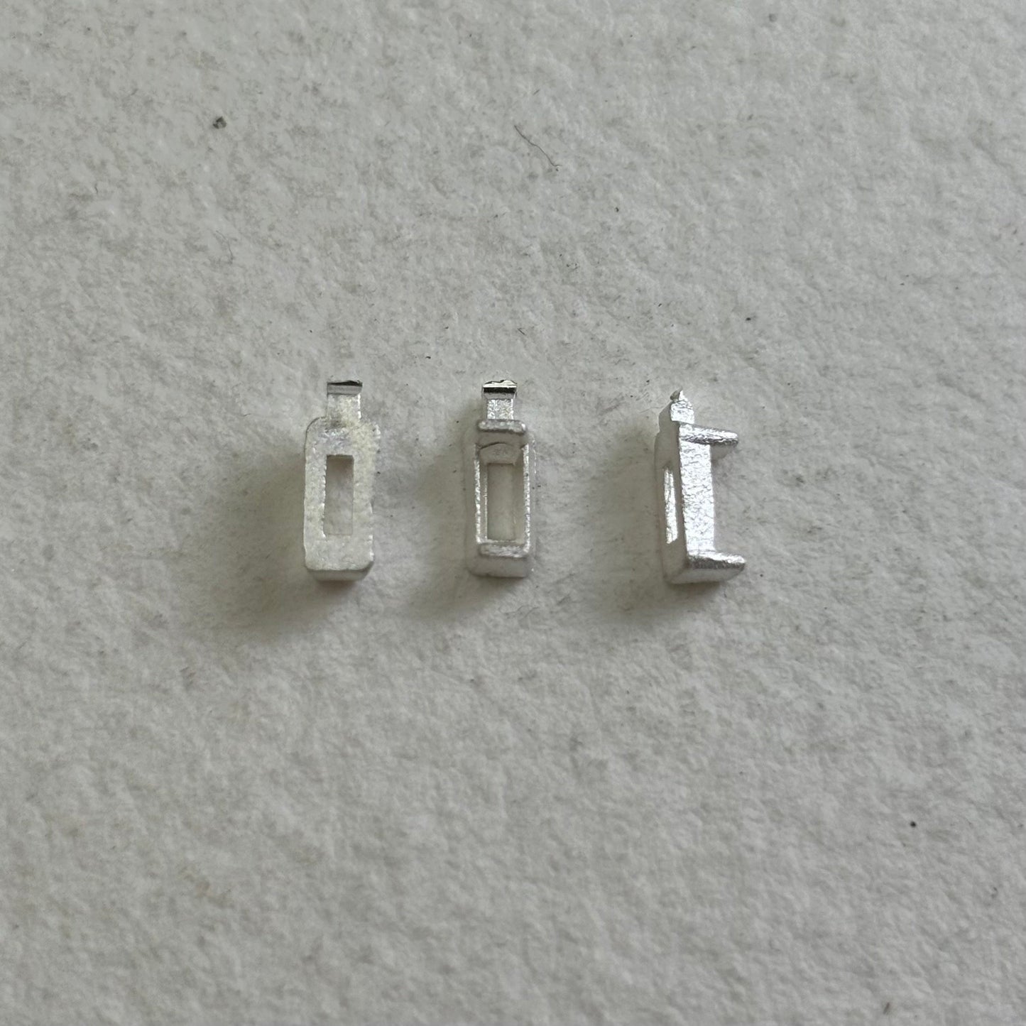 4mm x 2mm  Baguette semi collet sterling silver cast stone setting