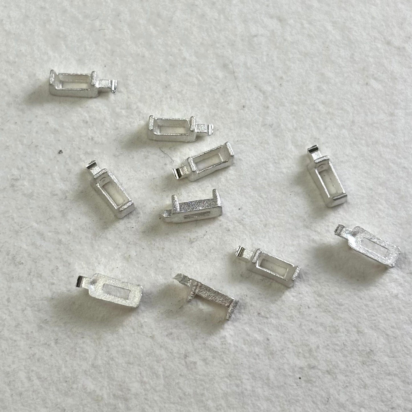 4mm x 2mm  Baguette semi collet sterling silver cast stone setting