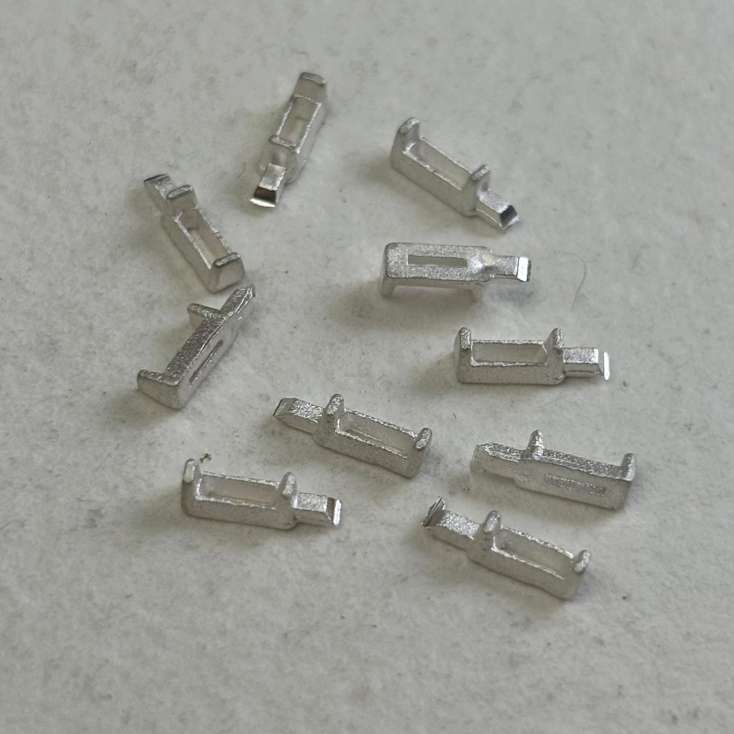 4mm x 1.5mm  Baguette semi collet sterling silver cast stone setting