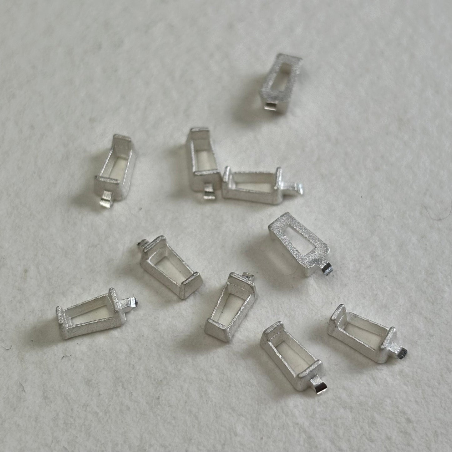 5mm / 2.5mm / 2 mm Tapered Baguette semi collet sterling silver cast stone setting