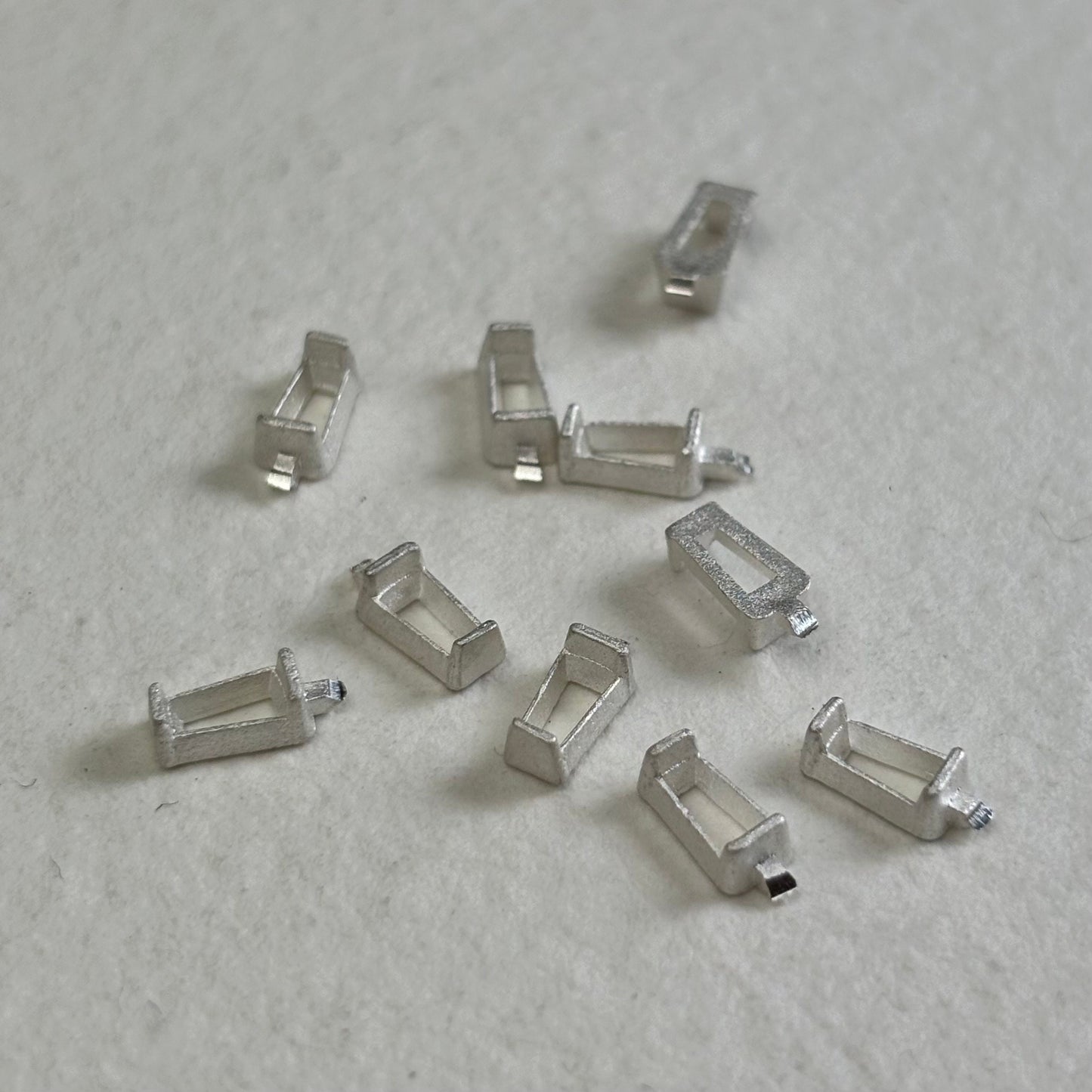 5mm / 2.5mm / 2 mm Tapered Baguette semi collet sterling silver cast stone setting