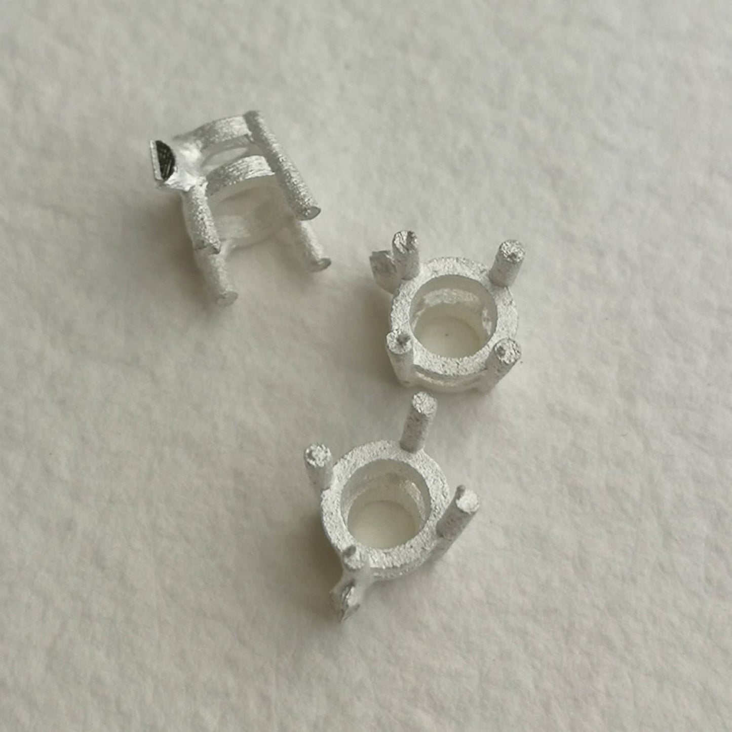 5mm Round 4 claw sterling silver cast stone setting