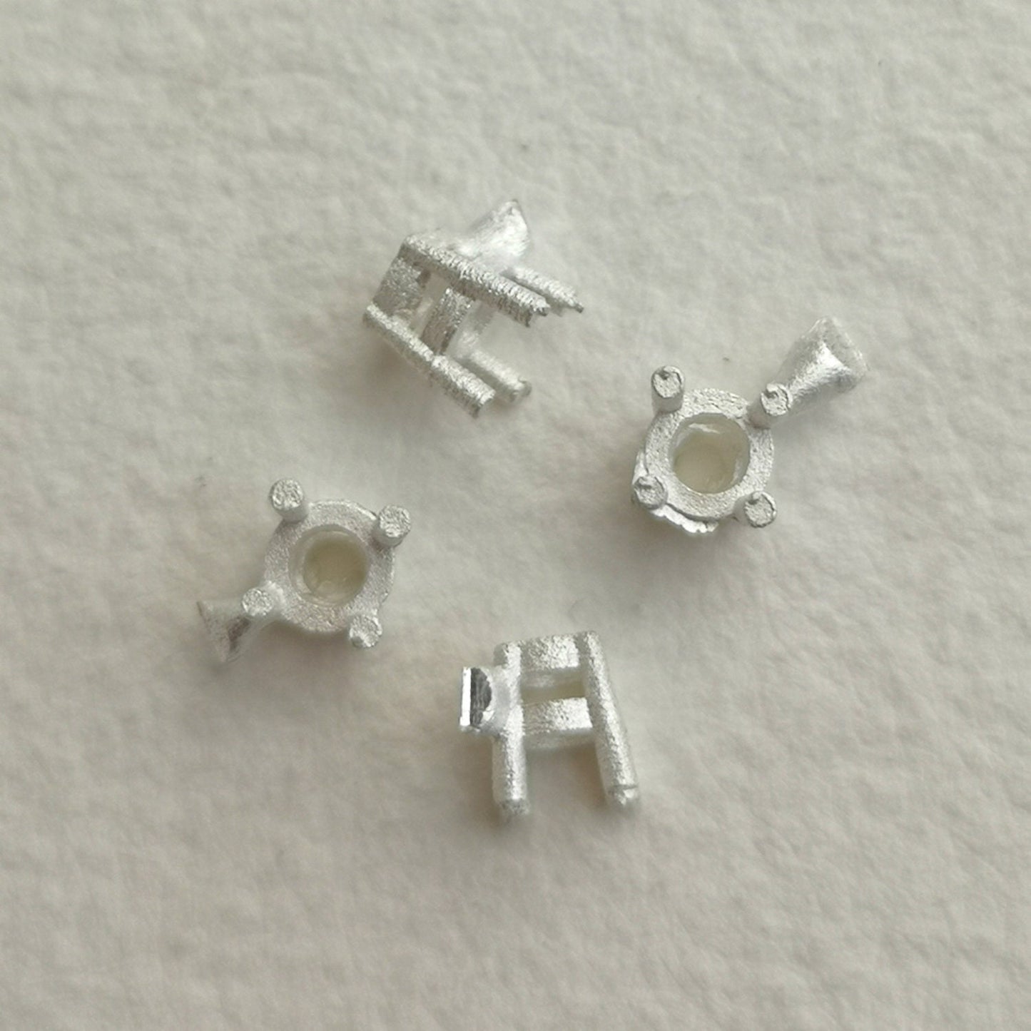 4mm Round 4 claw sterling silver cast stone setting