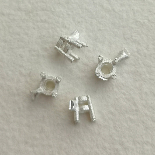 4mm Round 4 claw sterling silver cast stone setting