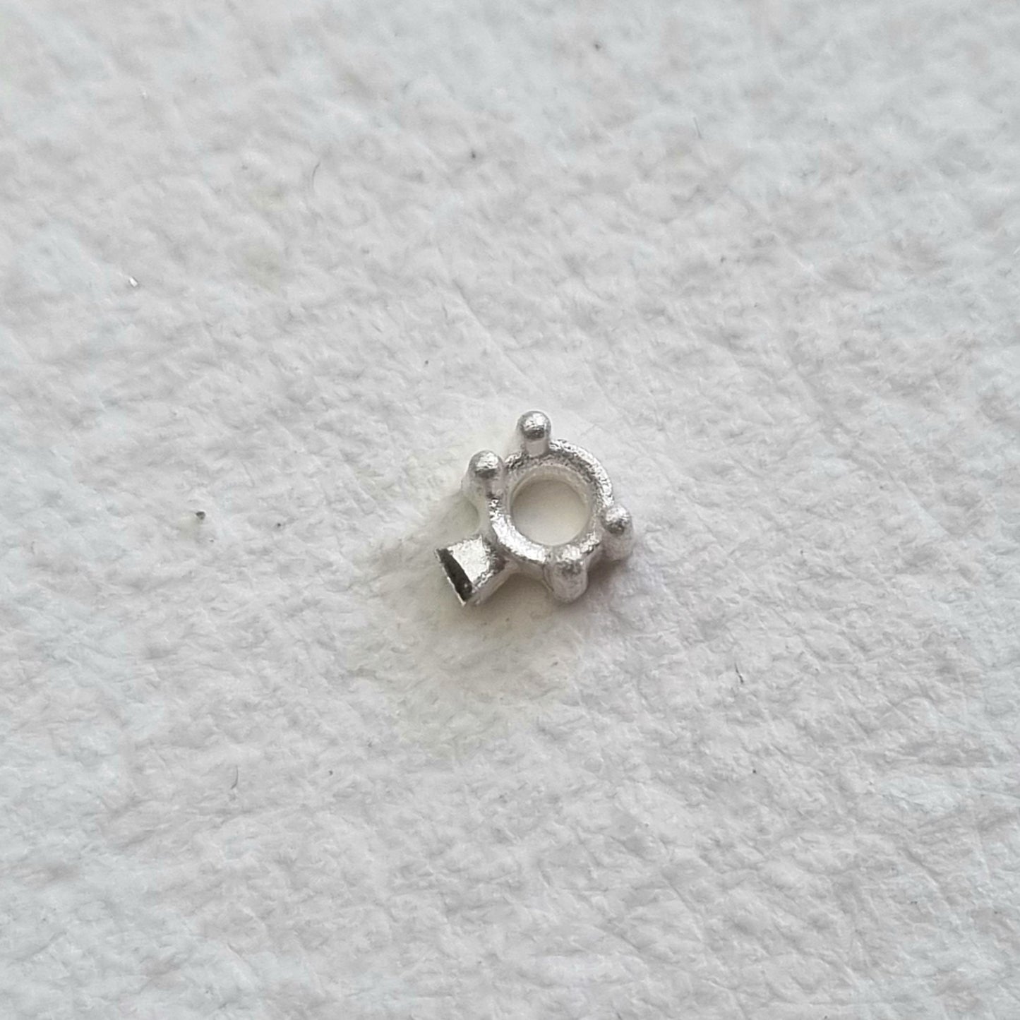 2.5mm Round 4 claw sterling silver cast stone settings