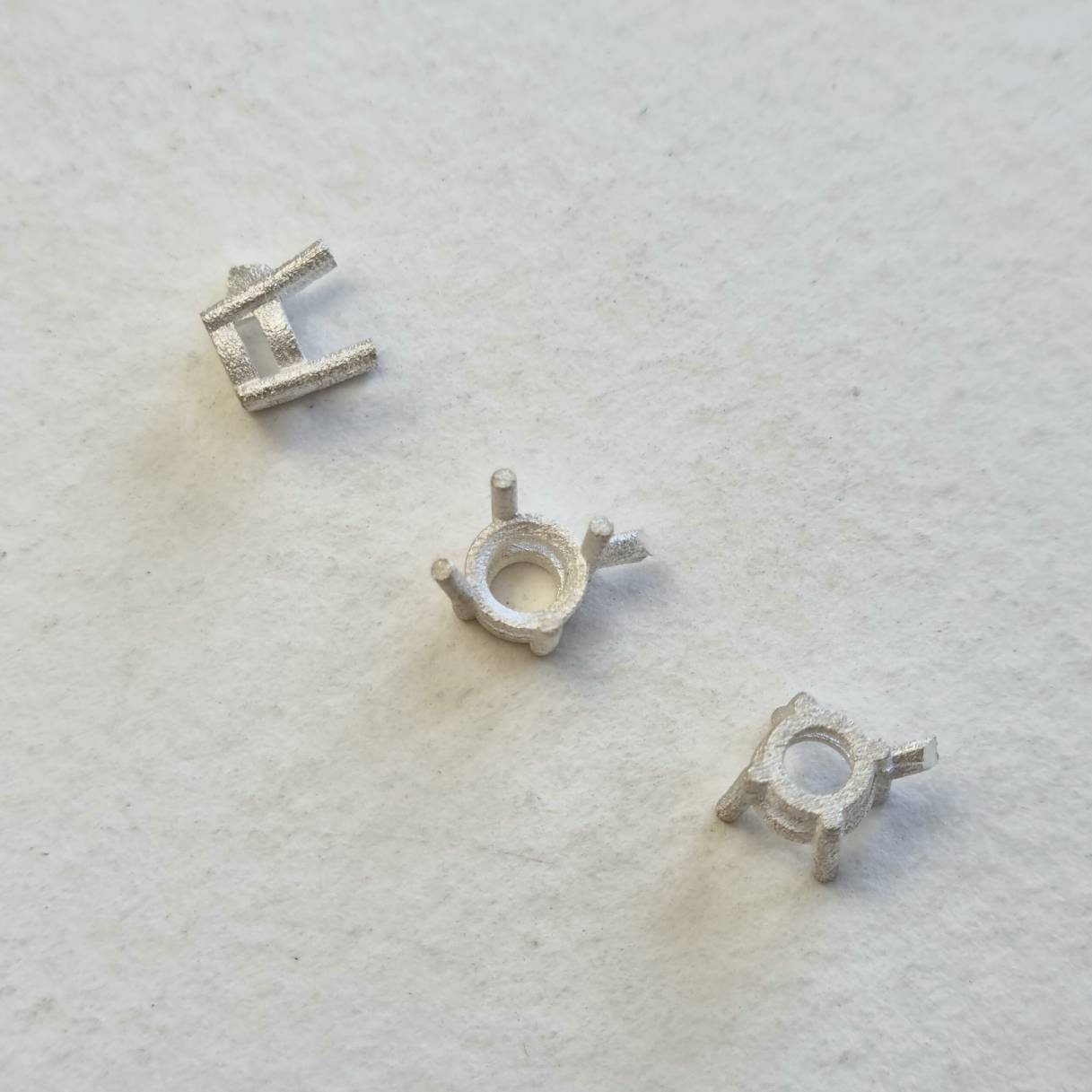 4.5mm Round 4 claw sterling silver cast stone setting