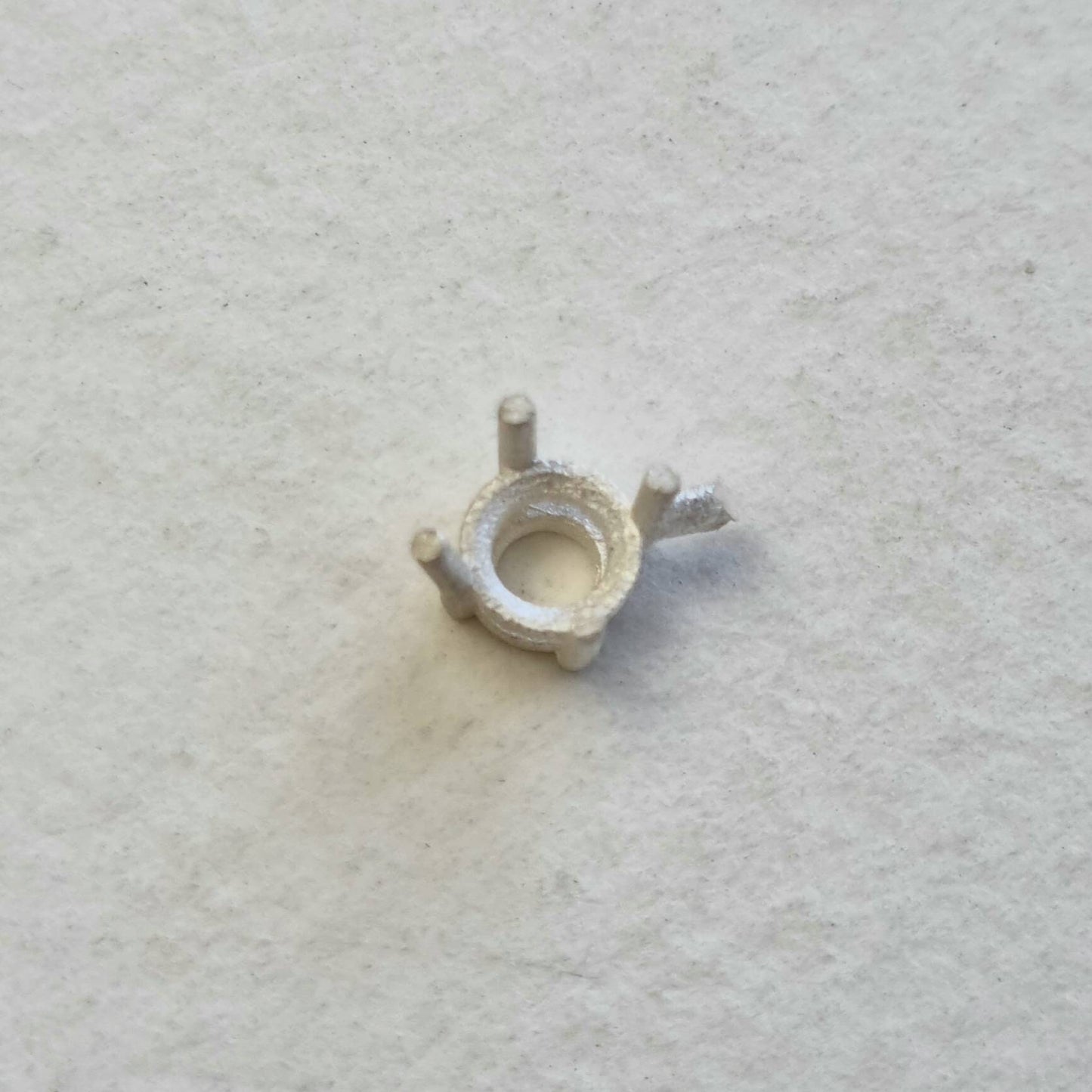 4.5mm Round 4 claw sterling silver cast stone setting