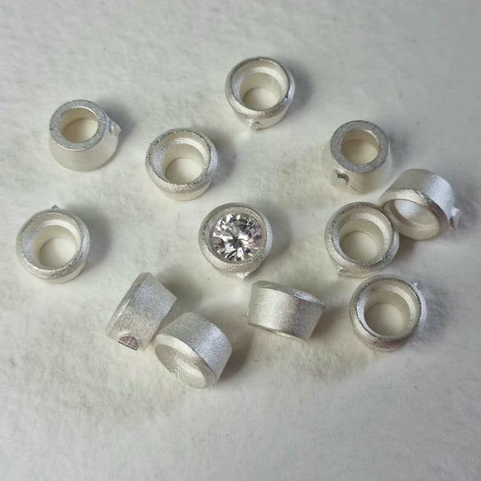 6.5mm - 7mm  Round collet sterling silver cast stone setting